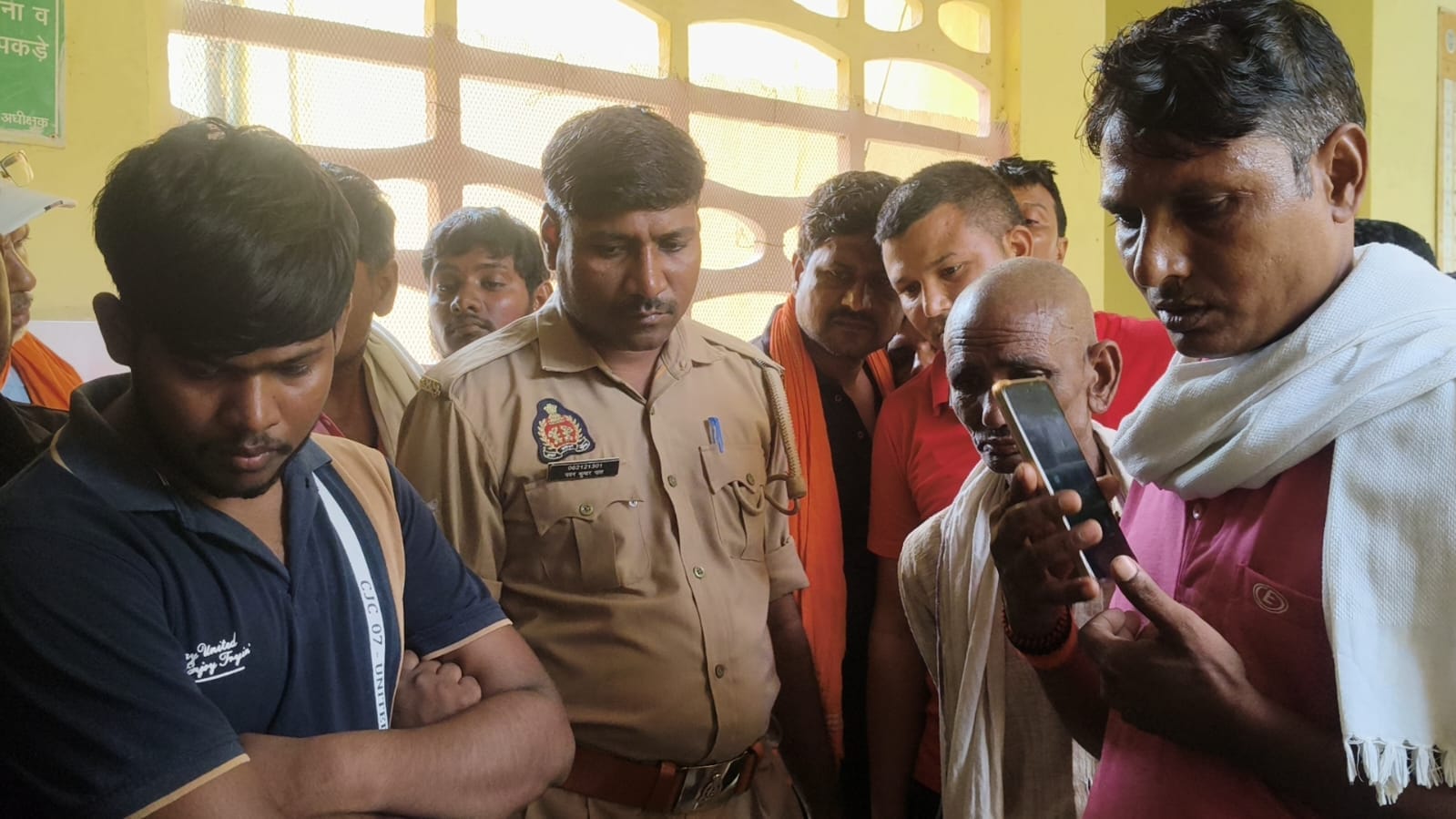 औड़िहार की खबर में शरीफपुर गांव के नजदीक अंडरपास के करीब ट्रैक्टर-ट्राली से कूचलकर मजदूर की मौत औड़िहार की खबर में शरीफपुर गांव के नजदीक अंडरपास के करीब ट्रैक्टर-ट्राली से कूचलकर मजदूर की मौत