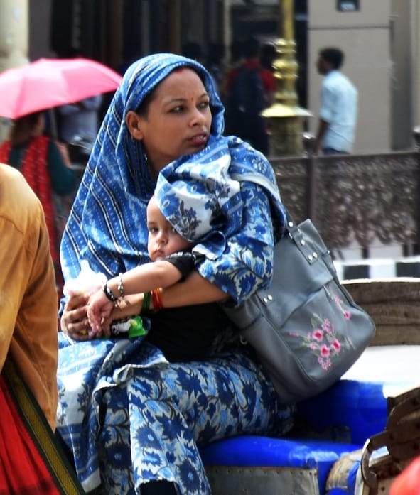 राजधानी में शुक्रवार को तेज धूप ने परेशान किया। 