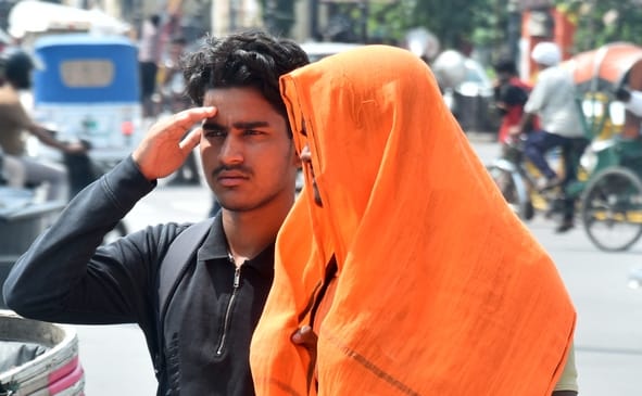 राजधानी में शुक्रवार को तेज धूप ने परेशान किया। 