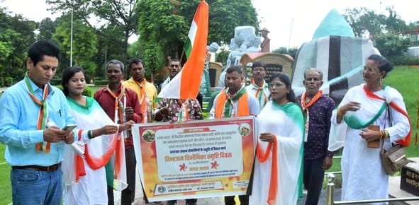 स्वतंत्रता दिवस की पूर्व संध्या पर प्रमुख चौराहों व मार्गों पर विशेष रोशनी
