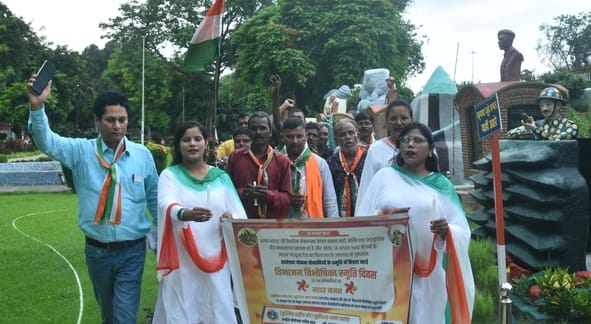 स्वतंत्रता दिवस की पूर्व संध्या पर प्रमुख चौराहों व मार्गों पर विशेष रोशनी
