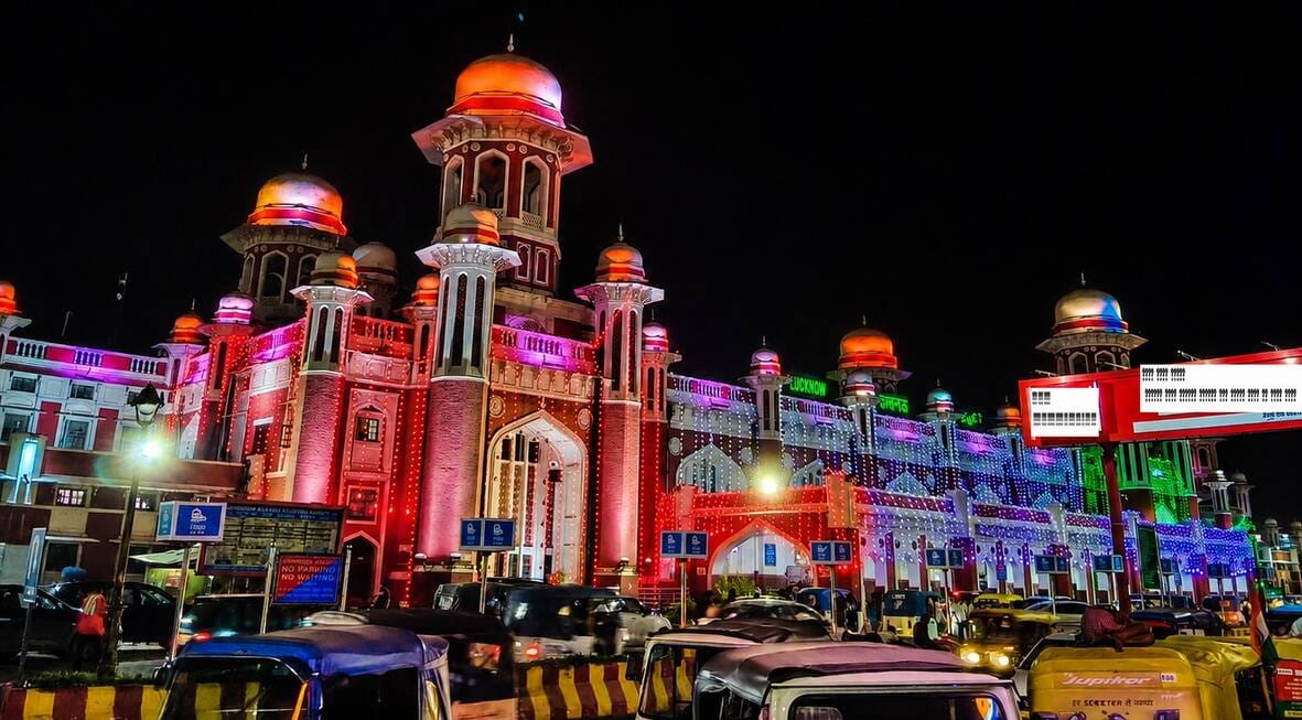 स्वतंत्रता दिवस की पूर्व संध्या पर प्रमुख चौराहों व मार्गों पर विशेष रोशनी