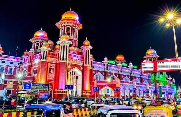 स्वतंत्रता दिवस की पूर्व संध्या पर प्रमुख चौराहों व मार्गों पर विशेष रोशनी