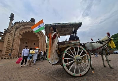 स्वतंत्रता दिवस की पूर्व संध्या पर प्रमुख चौराहों व मार्गों पर विशेष रोशनी