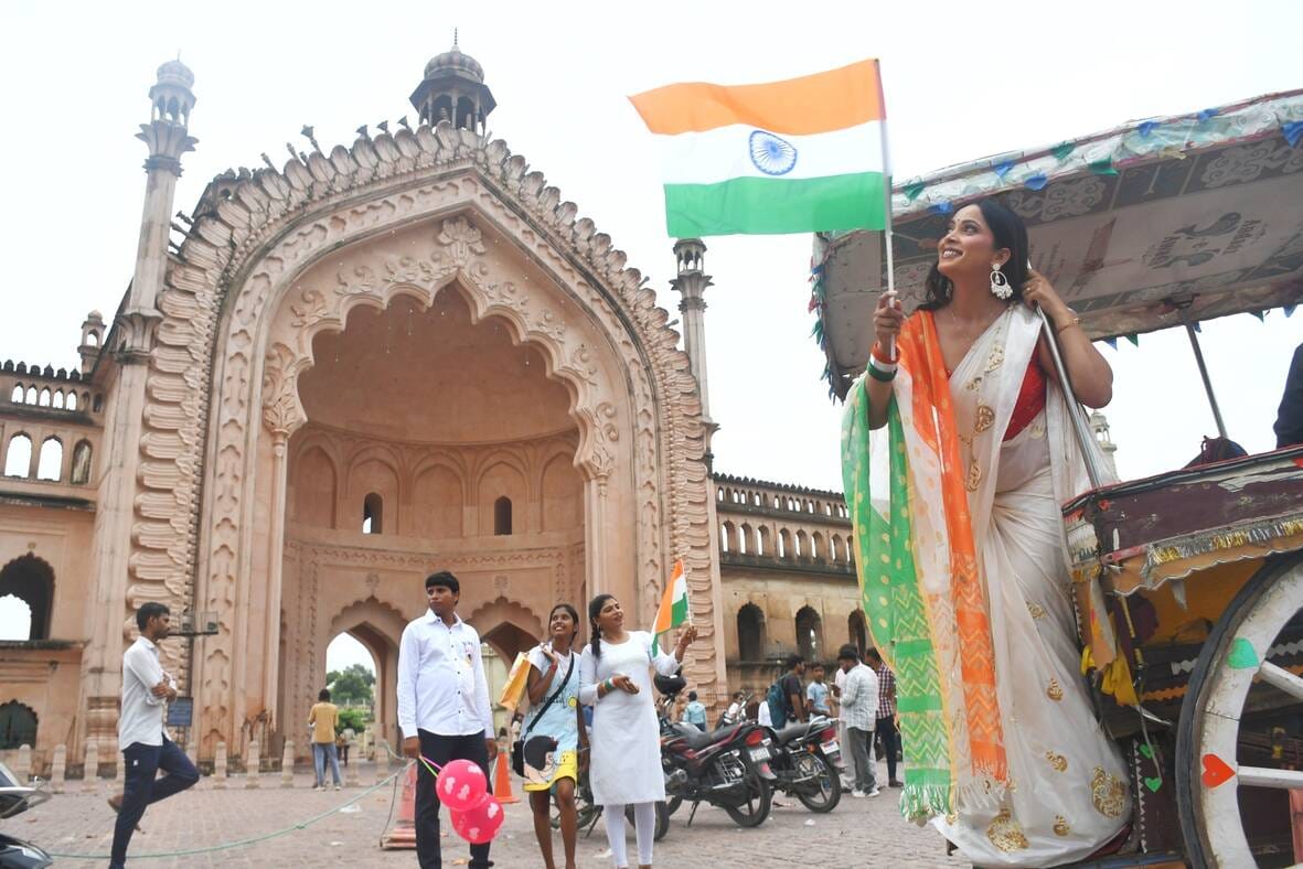 स्वतंत्रता दिवस की पूर्व संध्या पर प्रमुख चौराहों व मार्गों पर विशेष रोशनी