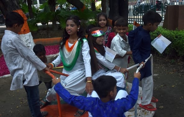 स्वतंत्रता दिवस की पूर्व संध्या पर प्रमुख चौराहों व मार्गों पर विशेष रोशनी