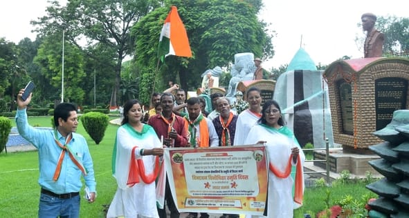 स्वतंत्रता दिवस की पूर्व संध्या पर प्रमुख चौराहों व मार्गों पर विशेष रोशनी
