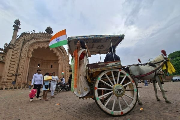 स्वतंत्रता दिवस की पूर्व संध्या पर प्रमुख चौराहों व मार्गों पर विशेष रोशनी