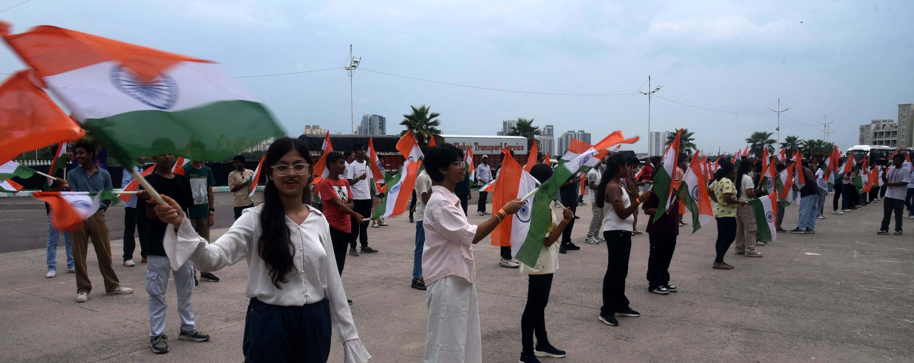 स्वतंत्रता दिवस की पूर्व संध्या पर प्रमुख चौराहों व मार्गों पर विशेष रोशनी
