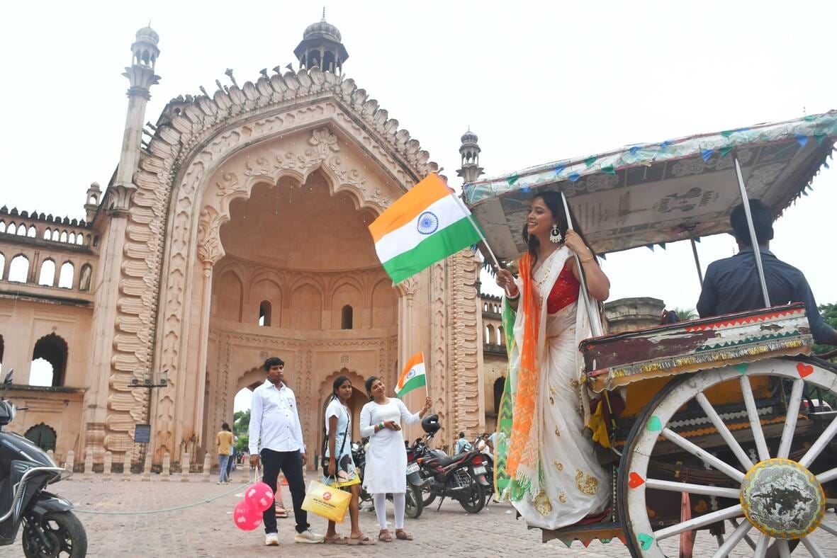 स्वतंत्रता दिवस की पूर्व संध्या पर प्रमुख चौराहों व मार्गों पर विशेष रोशनी