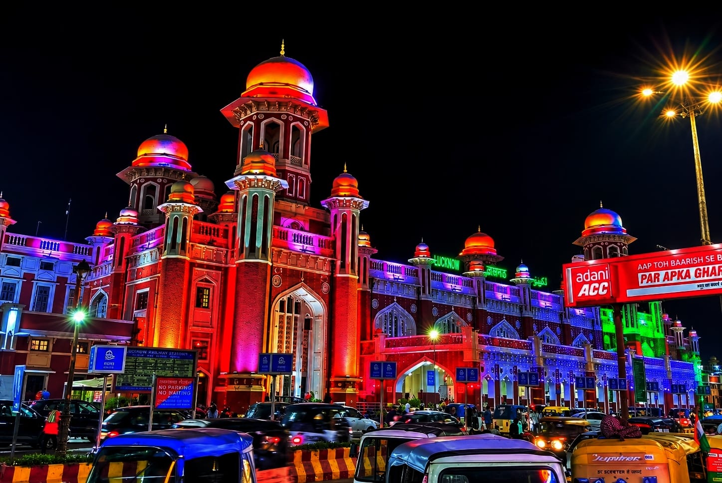 स्वतंत्रता दिवस की पूर्व संध्या पर प्रमुख चौराहों व मार्गों पर विशेष रोशनी