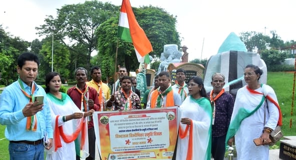 स्वतंत्रता दिवस की पूर्व संध्या पर प्रमुख चौराहों व मार्गों पर विशेष रोशनी