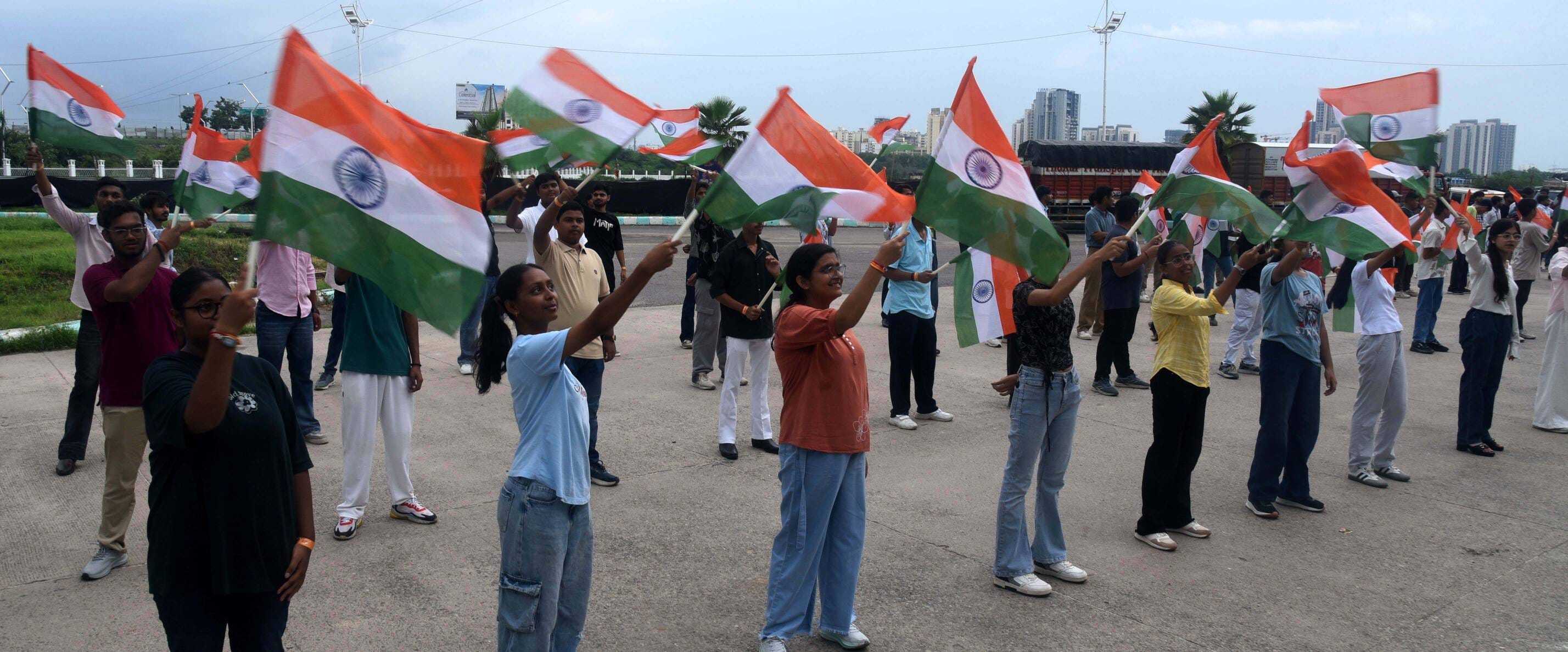 स्वतंत्रता दिवस की पूर्व संध्या पर प्रमुख चौराहों व मार्गों पर विशेष रोशनी