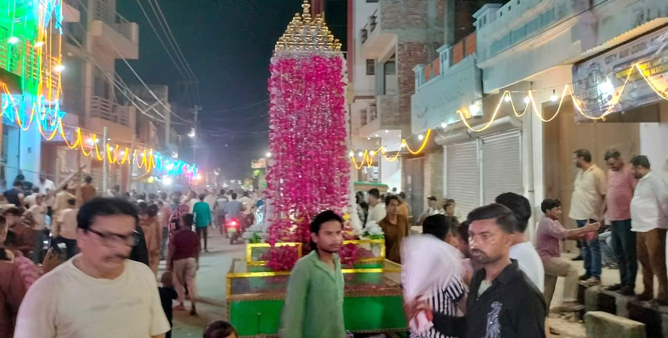 शाहजहांपुर में अंटा चौराहे पर चेहल्लुम पर मातम करते लोग। संवाद शाहजहांपुर में अंटा चौराहे पर चेहल्लुम पर मातम करते लोग। संवाद