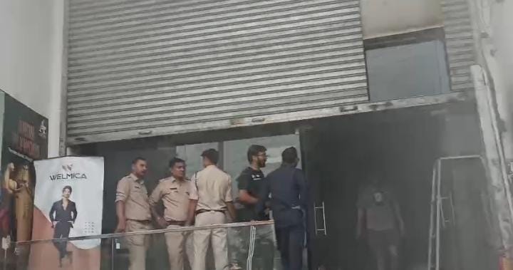 दुकान पर शॉर्ट सर्किट से लगी आग