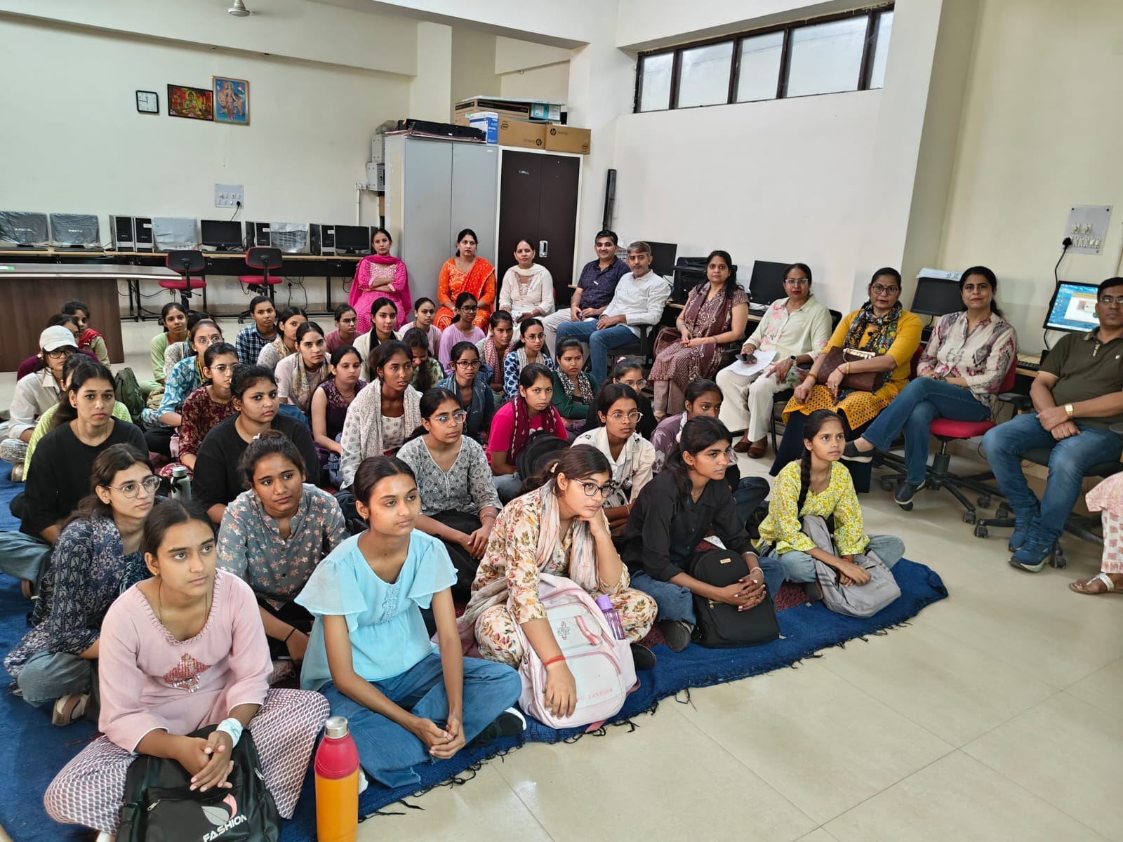 विभाजन विभीषिका स्मृति दिवस पर आयोजित कार्यक्रम में भाग लेते विद्यार्थी। स्रोत : कॉलेज