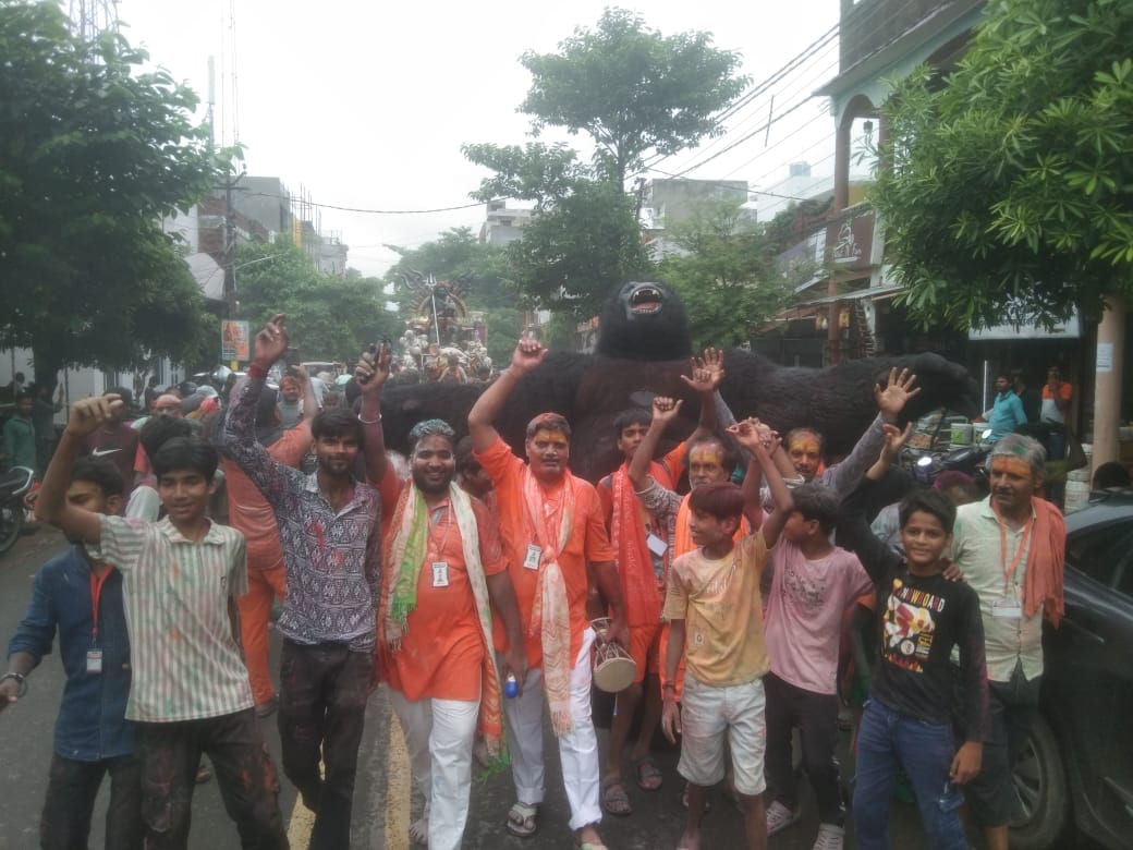 फोटो-21- कावड़ यात्रा में विभिन्न स्वरूपों में सजे कलाकार। संवाद फोटो-21- कावड़ यात्रा में विभिन्न स्वरूपों में सजे कलाकार। संवाद