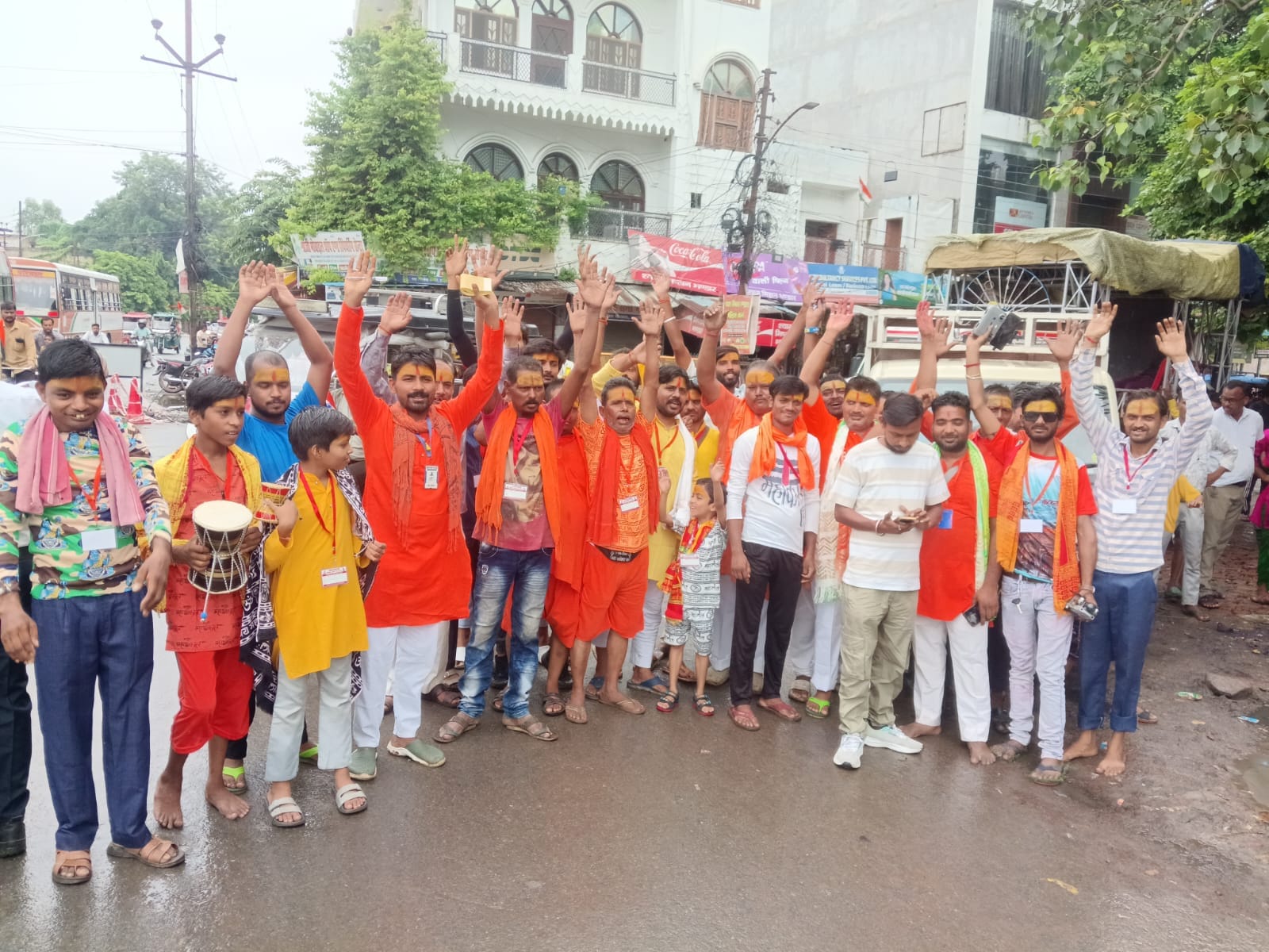 फोटो-21- कावड़ यात्रा में विभिन्न स्वरूपों में सजे कलाकार। संवाद फोटो-21- कावड़ यात्रा में विभिन्न स्वरूपों में सजे कलाकार। संवाद