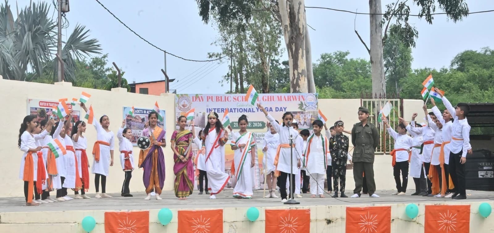 गेहड़वीं स्कूल में स्वतंत्रता दिवस के अवसर पर पौधरोपण करते हुए। स्रोत: स्कूल प्रबंधन। गेहड़वीं स्कूल में स्वतंत्रता दिवस के अवसर पर पौधरोपण करते हुए। स्रोत: स्कूल प्रबंधन।