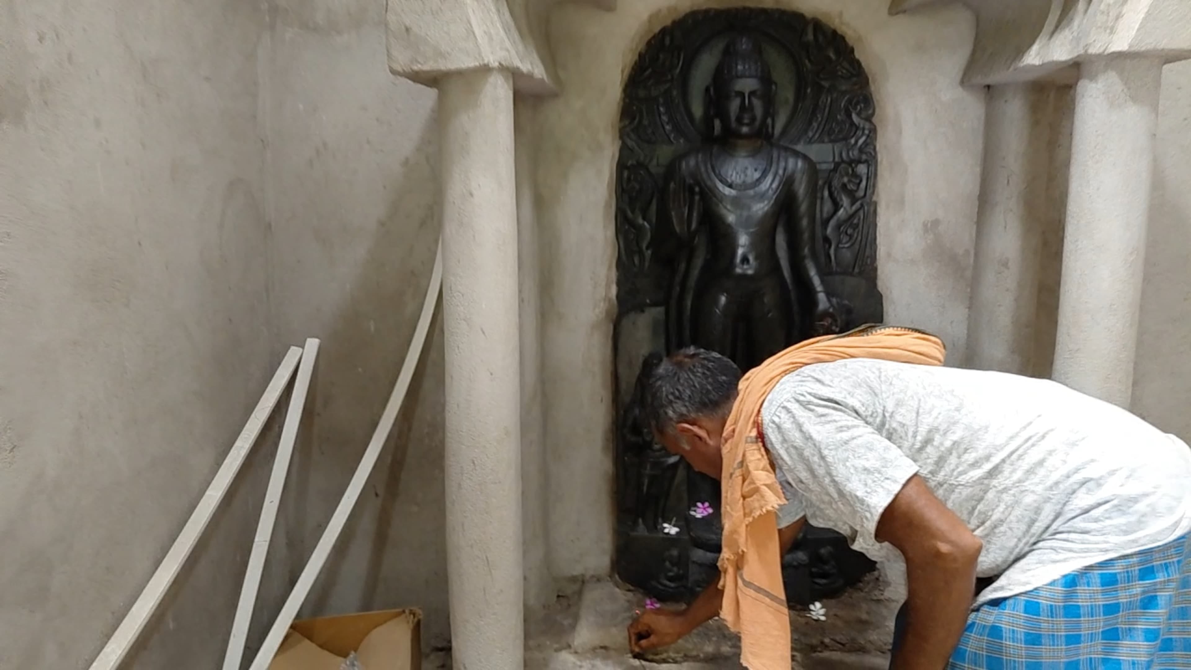 गया जिले के हसरा गांव के मंदिर में स्थापित भगवान विष्णु की अदभुत प्रतीमा
