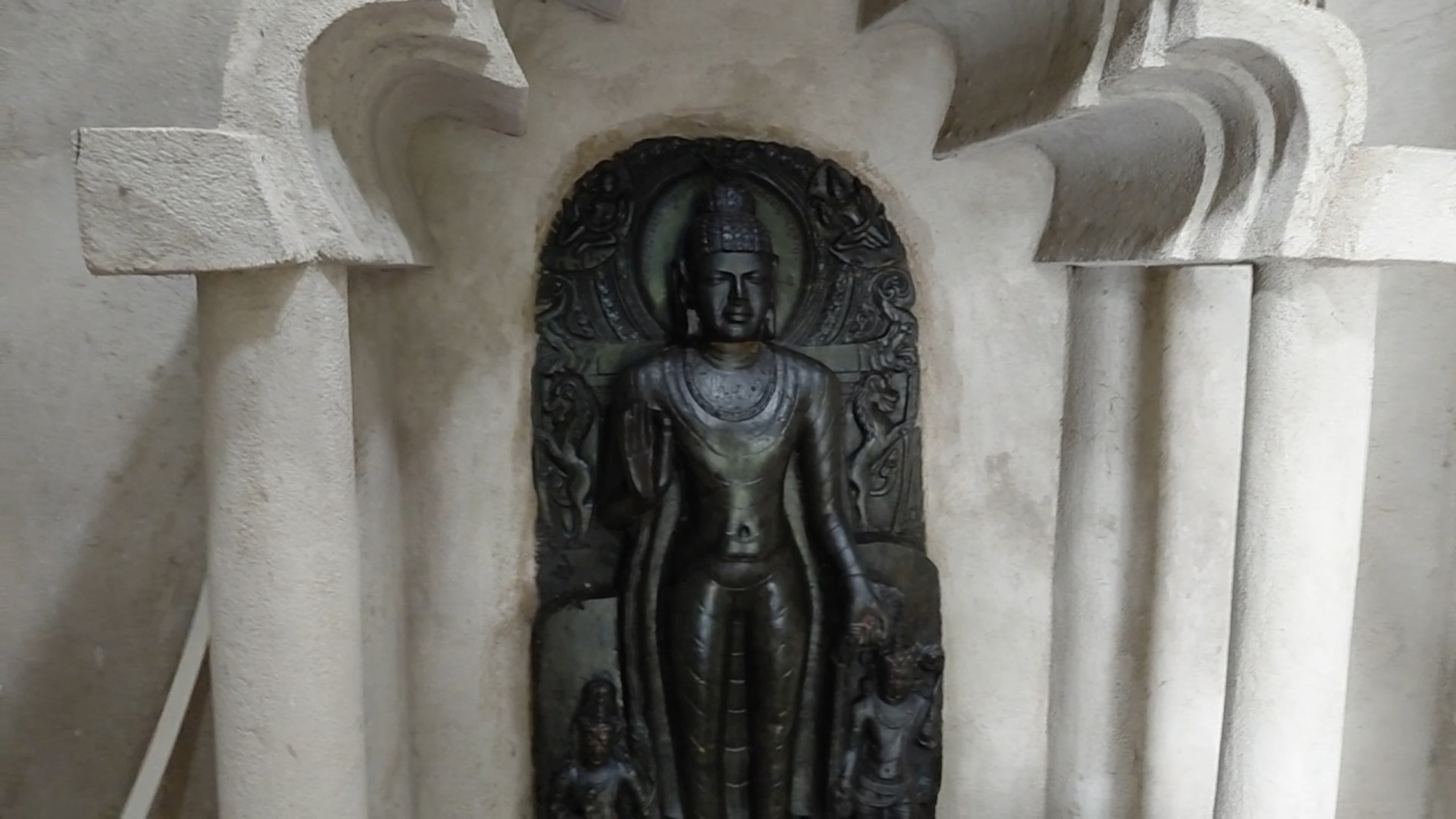 गया जिले के हसरा गांव के मंदिर में स्थापित भगवान विष्णु की अदभुत प्रतीमा