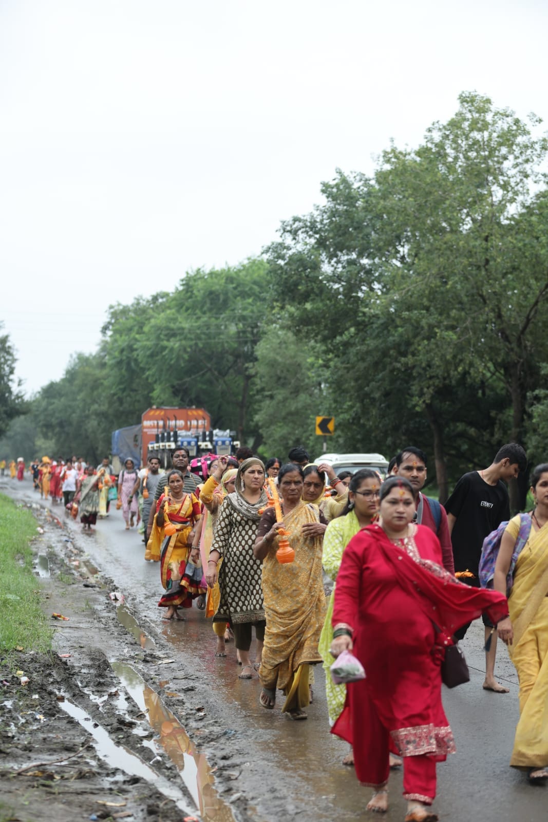 कुबेरेश्वरधाम में बढ़ी श्रद्धालुओं की भीड़ कुबेरेश्वरधाम में बढ़ी श्रद्धालुओं की भीड़