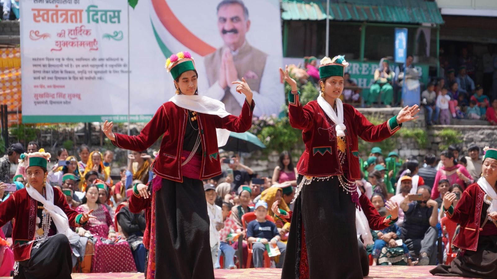 रिकांगपिओ में जिलास्तरीय स्वतंत्रता दिवस पर परेड का निरीक्षण करते मंत्री जगत सिंह नेगी। स्रोत :