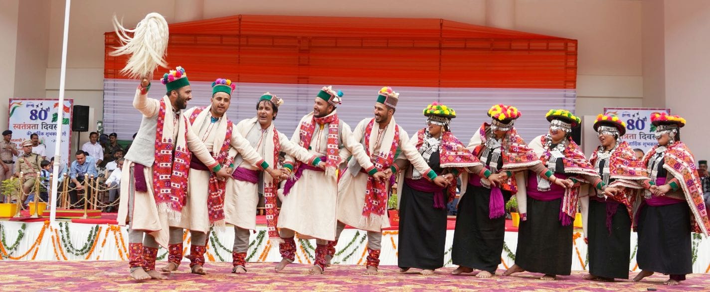 रिकांगपिओ में जिलास्तरीय स्वतंत्रता दिवस पर परेड का निरीक्षण करते मंत्री जगत सिंह नेगी। स्रोत :