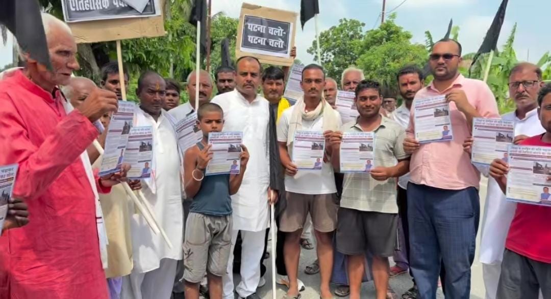 समस्तीपुर जिले के केएसआर कॉलेज,सरायरंजन को बचाने के लिए पटना के लिए निकला पदयात्रा फोटो : Amar समस्तीपुर जिले के केएसआर कॉलेज,सरायरंजन को बचाने के लिए पटना के लिए निकला पदयात्रा फोटो : Amar