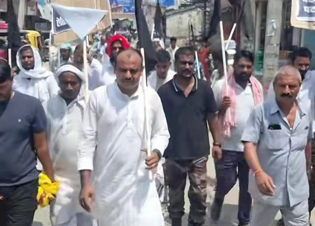 समस्तीपुर जिले के केएसआर कॉलेज,सरायरंजन को बचाने के लिए पटना के लिए निकला पदयात्रा फोटो : Amar समस्तीपुर जिले के केएसआर कॉलेज,सरायरंजन को बचाने के लिए पटना के लिए निकला पदयात्रा फोटो : Amar