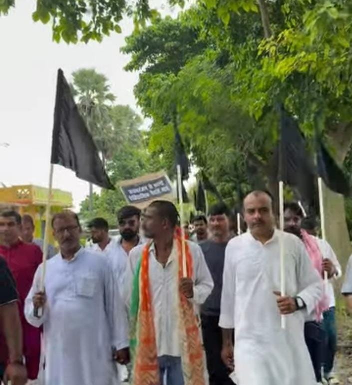 समस्तीपुर जिले के केएसआर कॉलेज,सरायरंजन को बचाने के लिए पटना के लिए निकला पदयात्रा फोटो : Amar समस्तीपुर जिले के केएसआर कॉलेज,सरायरंजन को बचाने के लिए पटना के लिए निकला पदयात्रा फोटो : Amar