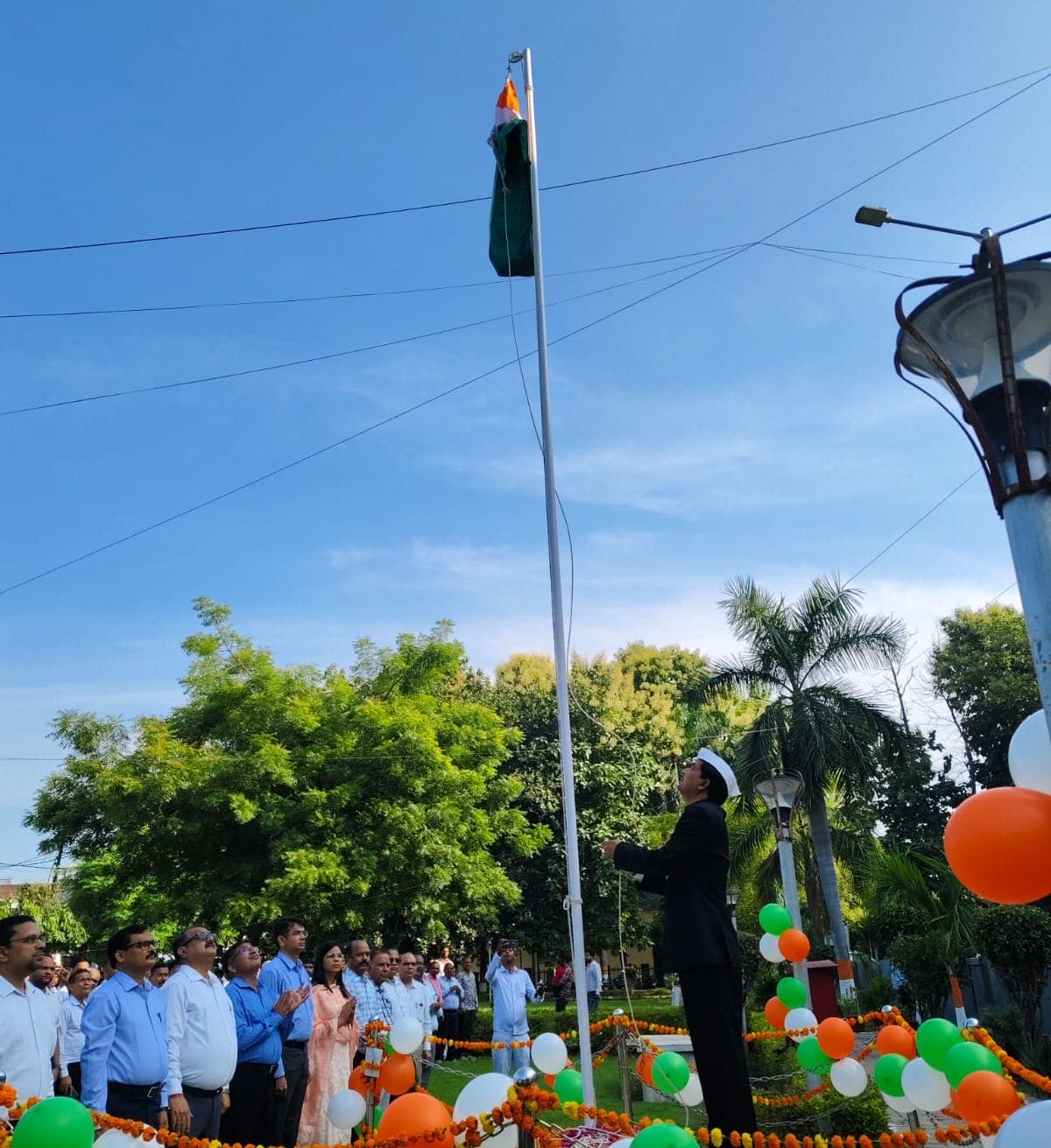 सरकारी कार्यालयों व पुलिस लाइन में मनाय गया स्वतंत्रता दिवस। संवाद सरकारी कार्यालयों व पुलिस लाइन में मनाय गया स्वतंत्रता दिवस। संवाद