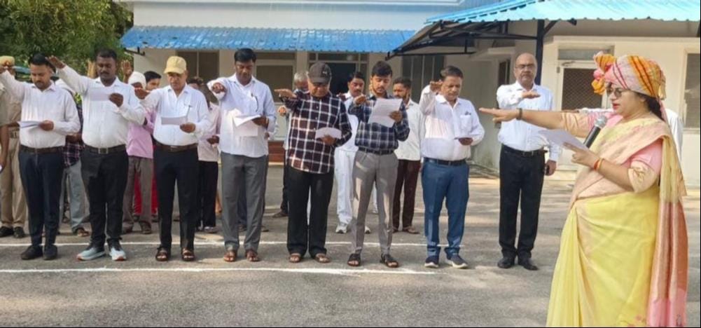 सरकारी कार्यालयों व पुलिस लाइन में मनाय गया स्वतंत्रता दिवस। संवाद सरकारी कार्यालयों व पुलिस लाइन में मनाय गया स्वतंत्रता दिवस। संवाद