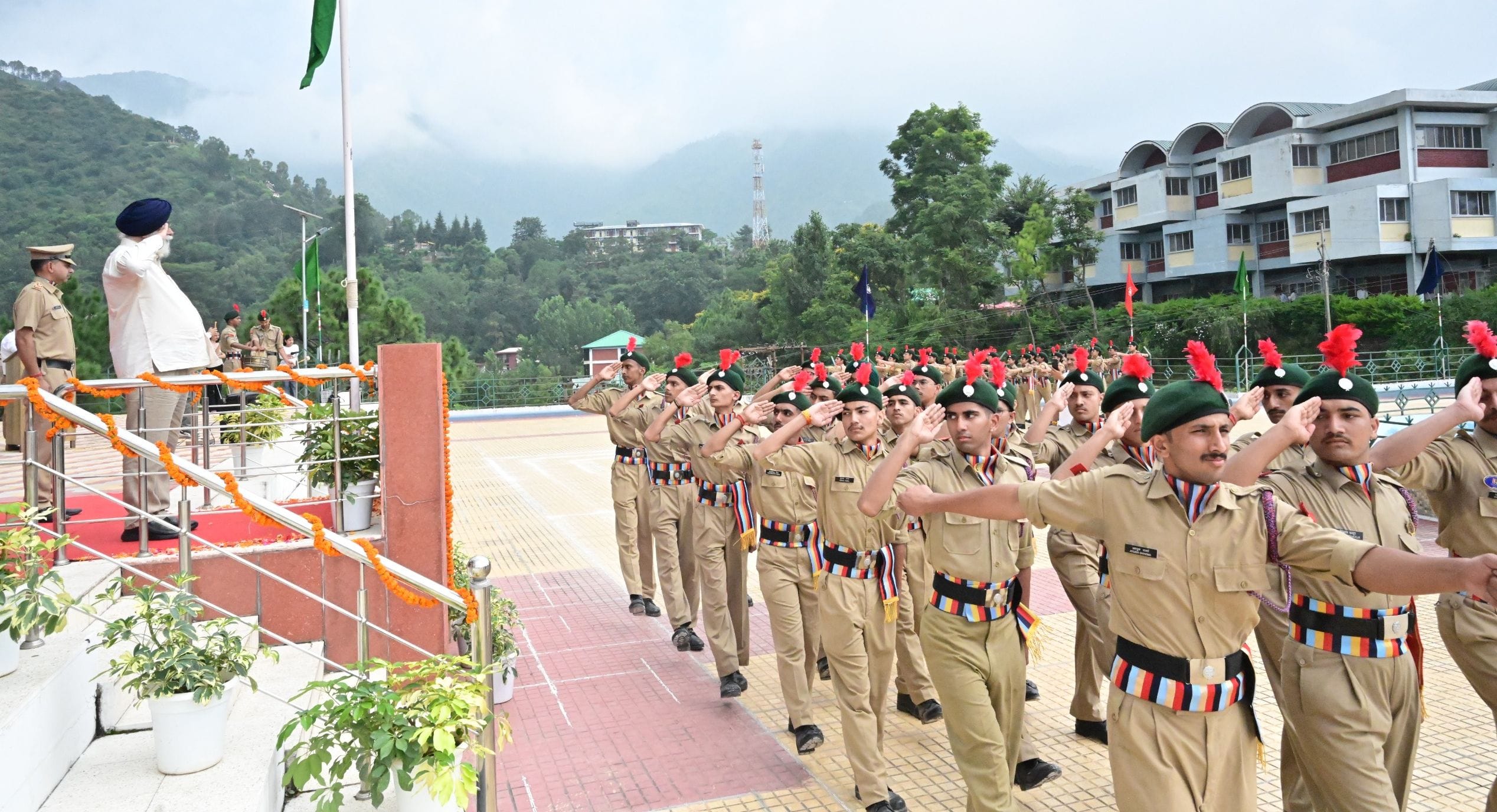 स्वतंत्रता दिवस के अवसर पर सोलन शहर के ठोडो मैदान में आयोजित जिला स्तरीय कार्यक्रम के दौरान सां