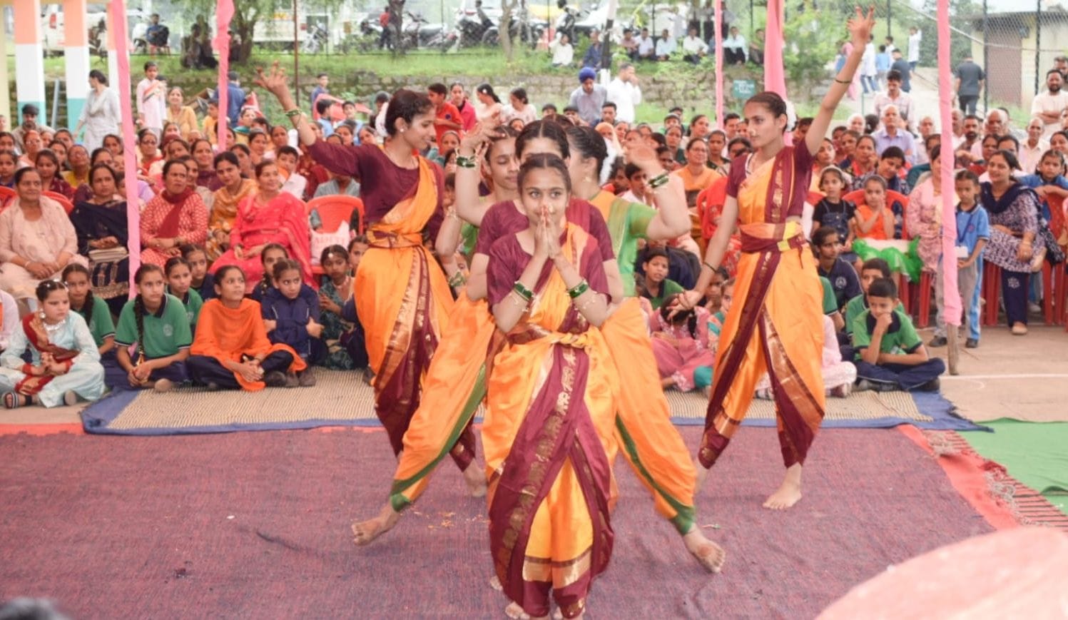 स्वतंत्रता दिवस के अवसर पर सोलन शहर के ठोडो मैदान में आयोजित जिला स्तरीय कार्यक्रम के दौरान सां