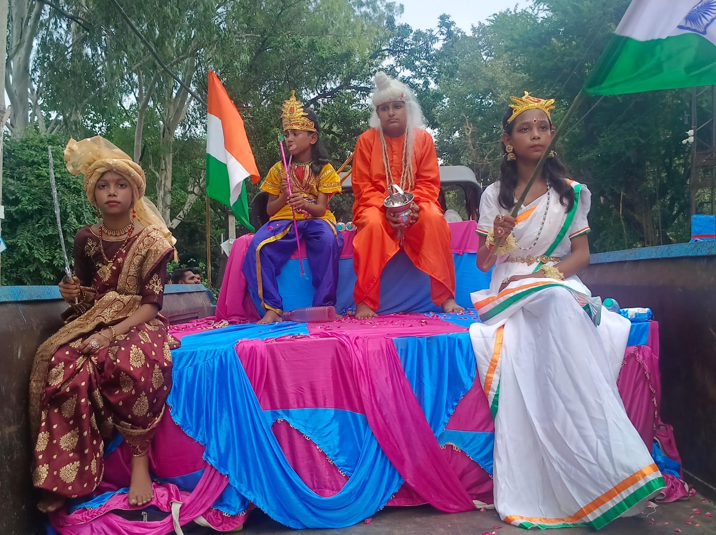 तिरंगा यात्रा में कस्बे लोग स्रोत संवाद तिरंगा यात्रा में कस्बे लोग स्रोत संवाद
