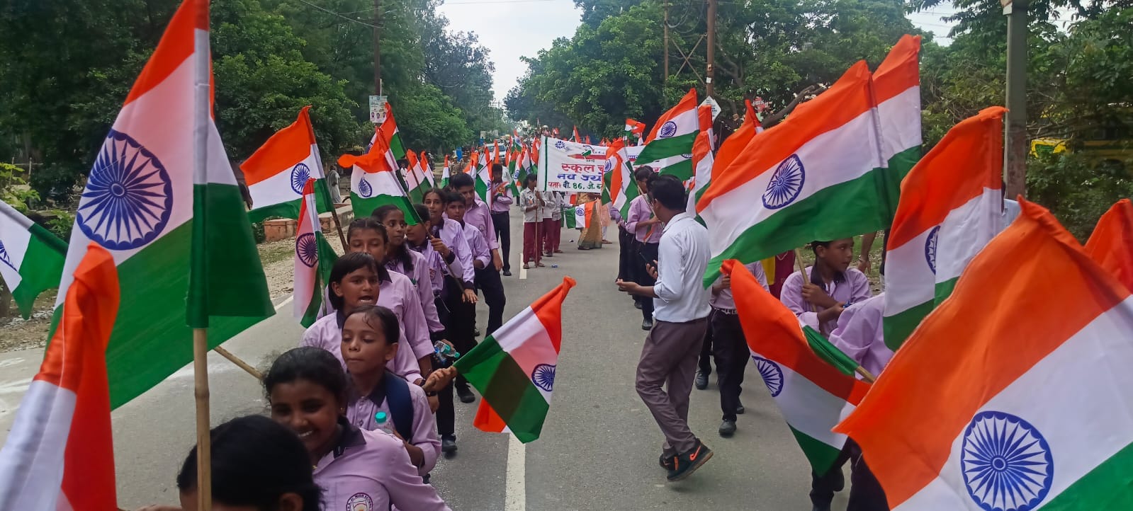 तिरंगा यात्रा में कस्बे लोग स्रोत संवाद तिरंगा यात्रा में कस्बे लोग स्रोत संवाद
