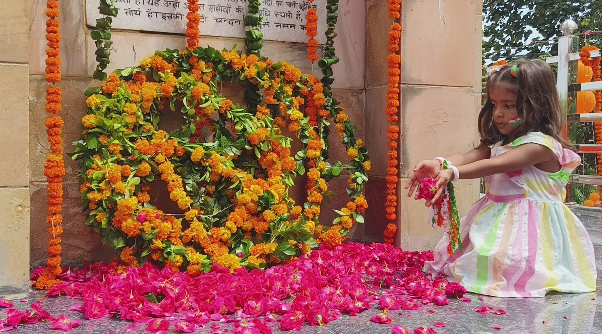आरेडिका में स्वतंत्रता दिवस पर सांस्कृतिक कार्यक्रम प्रस्तुत करती छात्राएं।