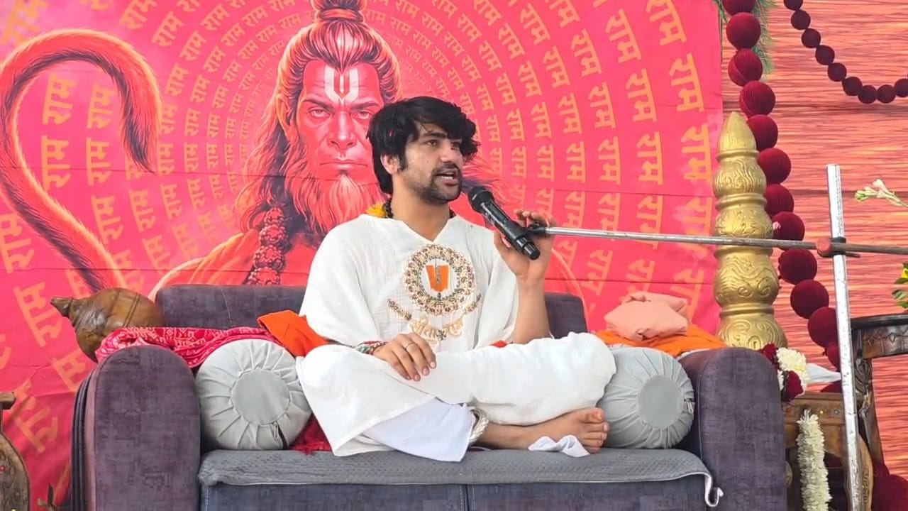 बाबा बागेश्वर ने उज्जैन और लखीसराय हादसों पर जताया दुख, मंदिरों में VIP एंट्री बंद हो, भगवान के