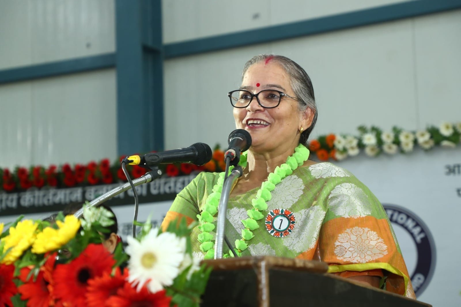 बाबू स्टेडियम के अटल बिहारी हाल में तीज का आयोजन किया गया। बाबू स्टेडियम के अटल बिहारी हाल में तीज का आयोजन किया गया।