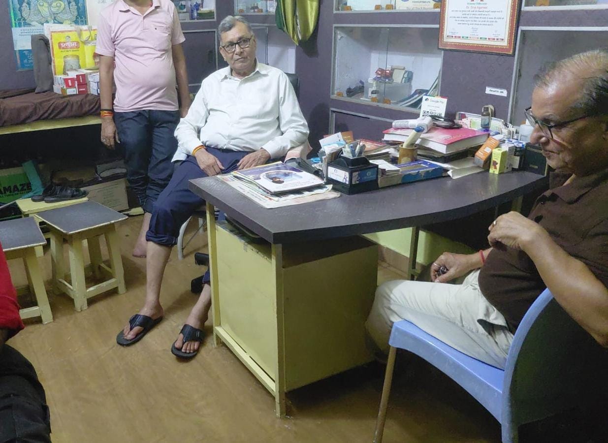 फोटो - 10 कोंच में बारिश के बाद बाइक तक सड़क पर भरा पानी। संवाद