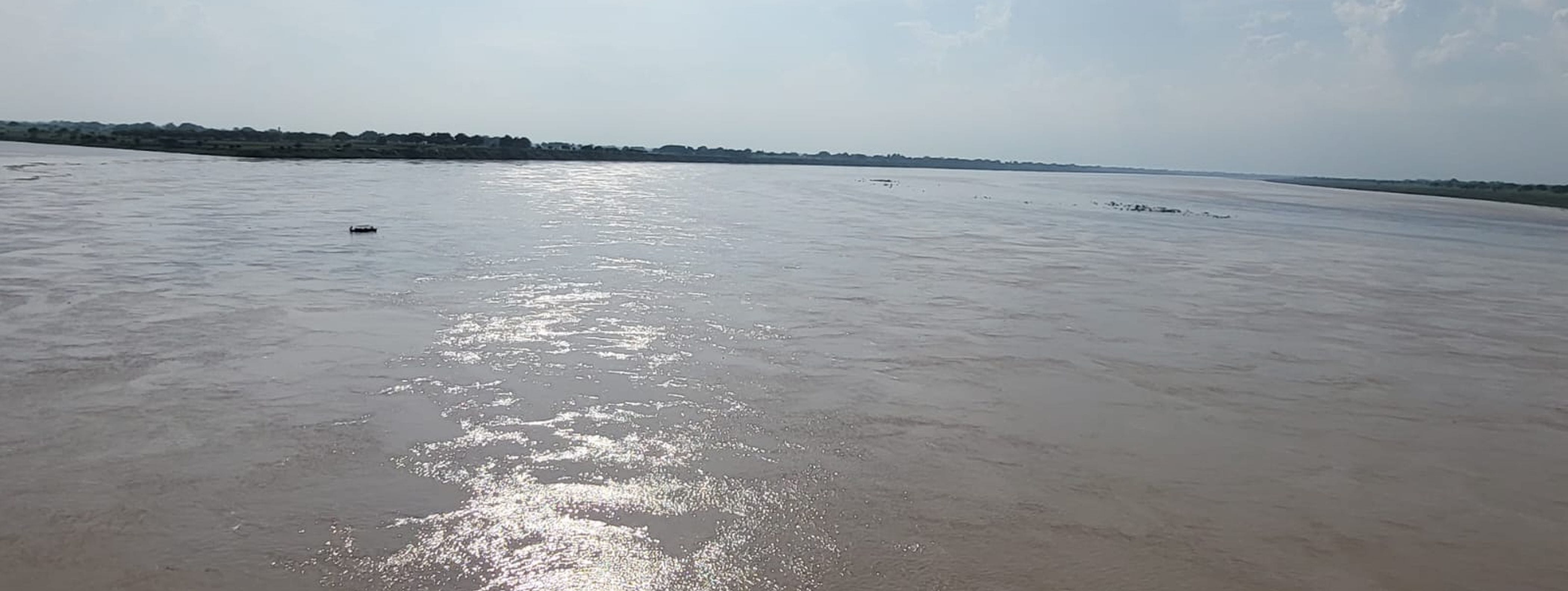 फोटो-21-यमुना का बढ़ा जलस्तर। संवाद