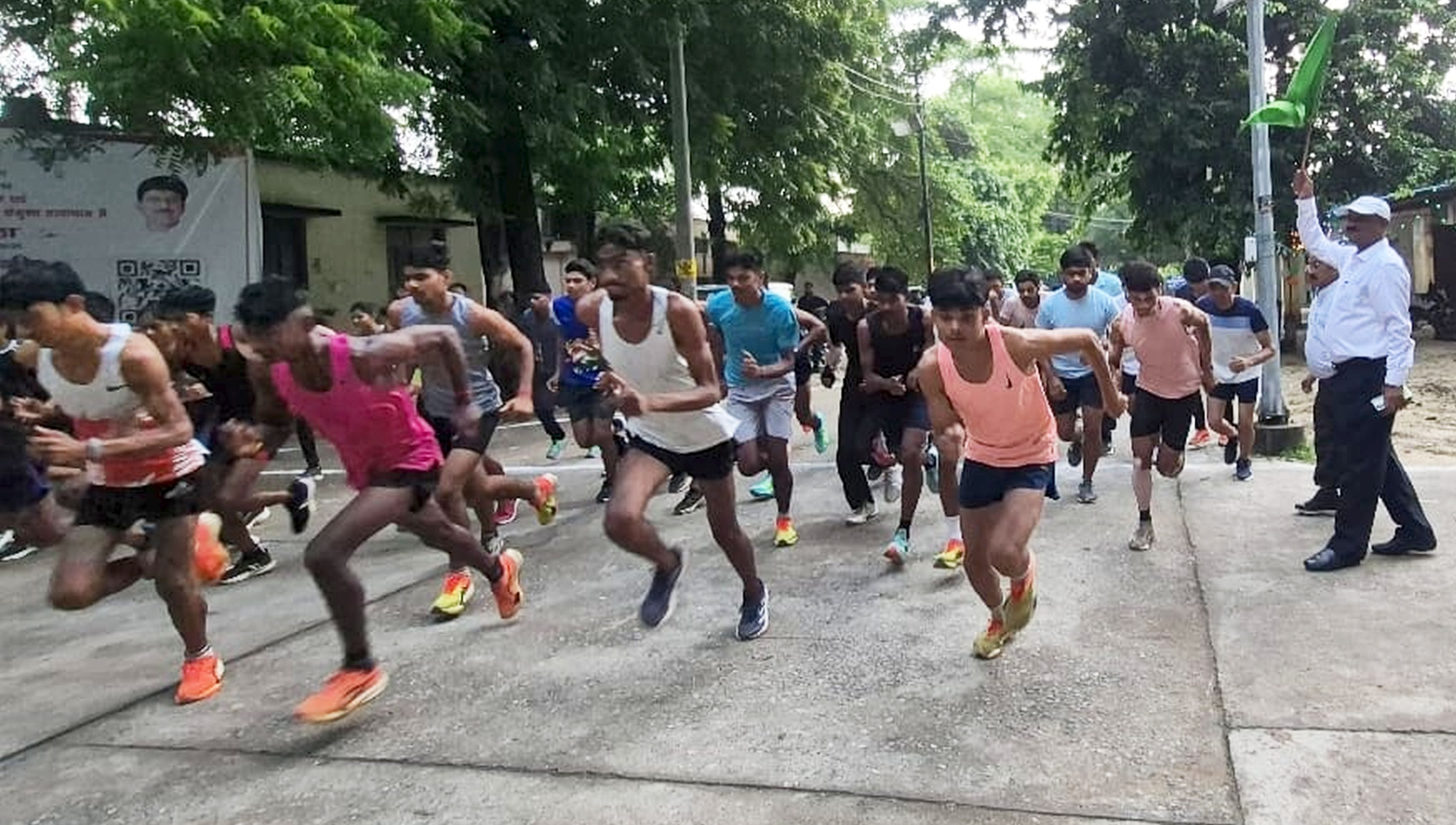 फोटो-30-क्राॅस कंट्री दौड़ में प्रतिभाग करते युवा। संवाद फोटो-30-क्राॅस कंट्री दौड़ में प्रतिभाग करते युवा। संवाद