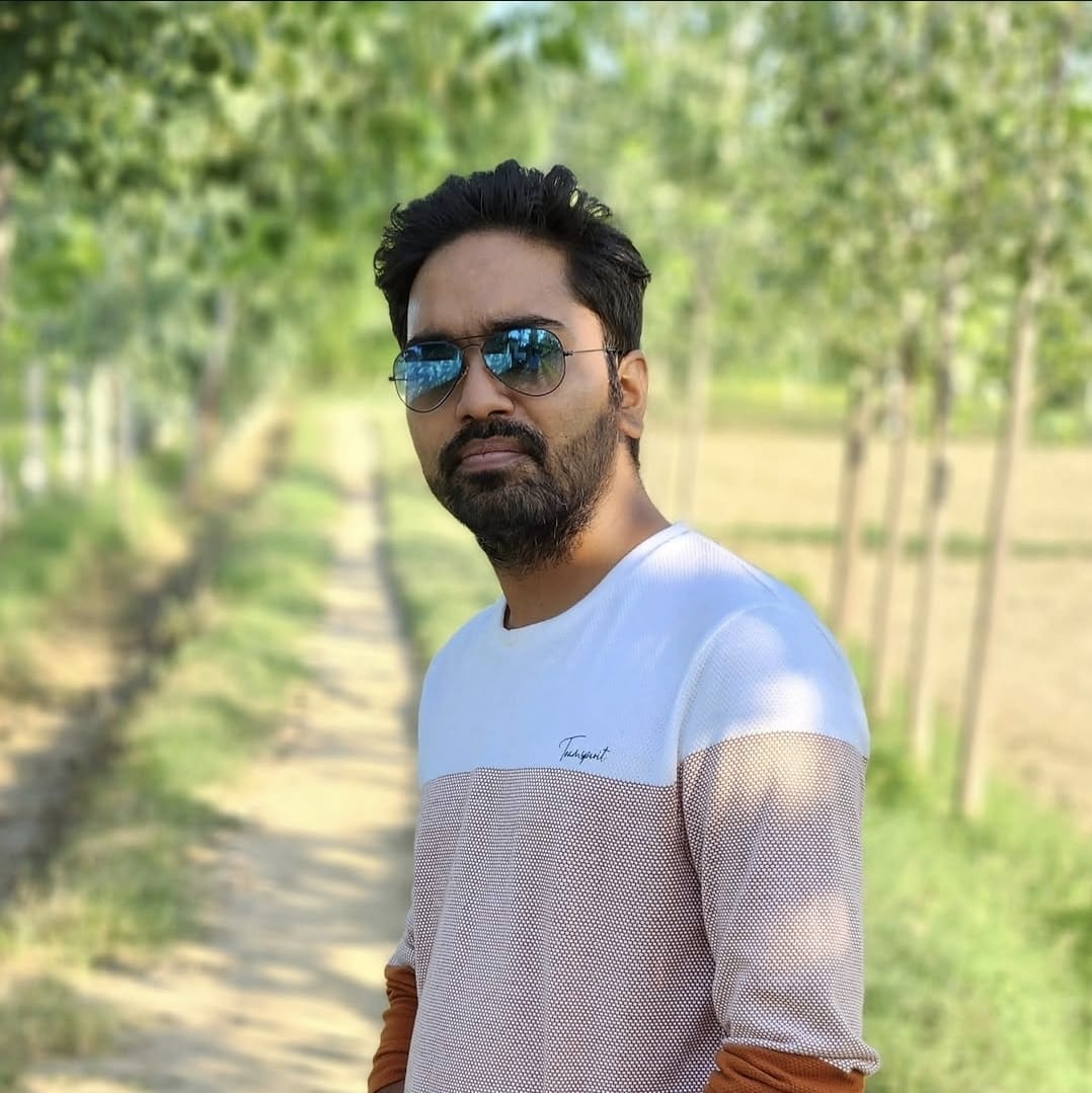 ग्रेेटर नोएडा के सेक्टर ओमिक्रॉन-3 स्थित मिग्सन अल्टिमो सोसाइटी के सन-2 टावर की रिसेप्शन लॉबी स