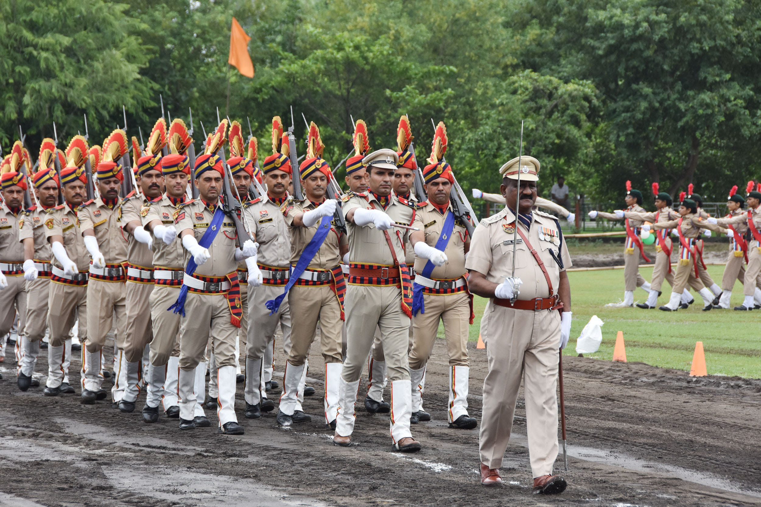 झंडा फहराते हुए सामाजिक न्याय एवं अधिकारिता मंत्री कृष्ण कुमार बेदी। संवाद झंडा फहराते हुए सामाजिक न्याय एवं अधिकारिता मंत्री कृष्ण कुमार बेदी। संवाद