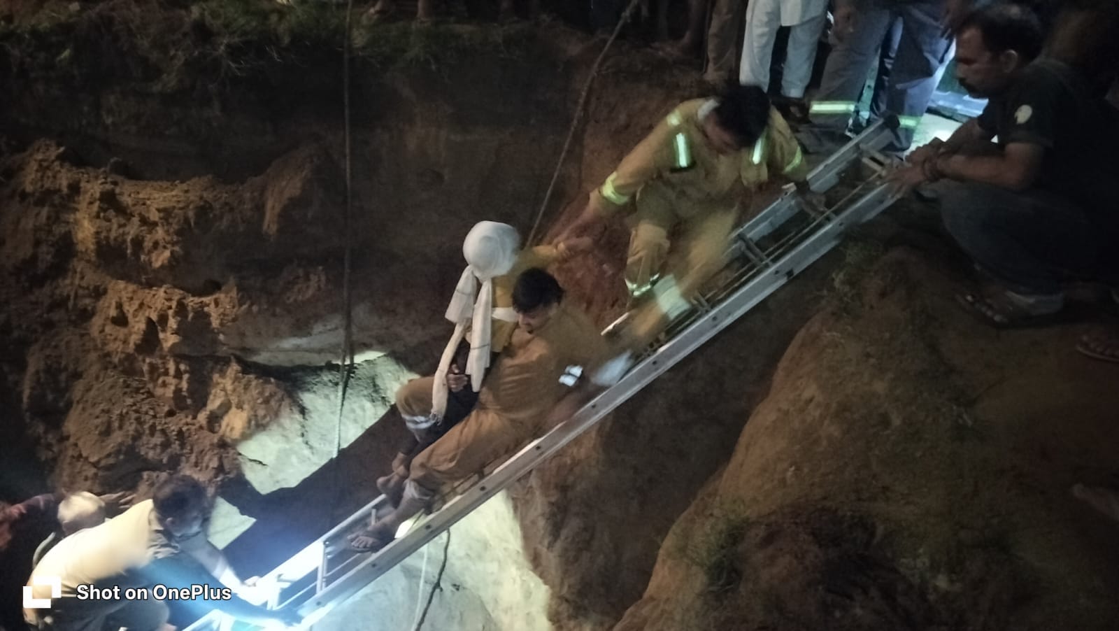 राजेंद्र का फाइल फोटो। चिराऊ गांव में ढांग गिरने वाली खबर का फोटो राजेंद्र का फाइल फोटो। चिराऊ गांव में ढांग गिरने वाली खबर का फोटो
