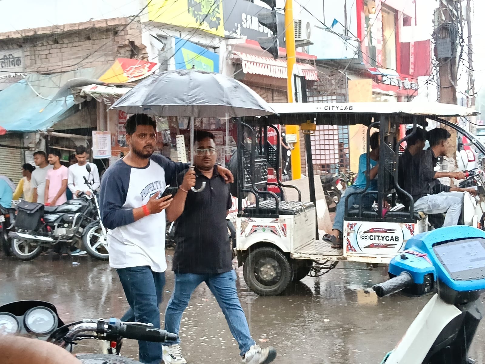 सीतापुर में बारिश 