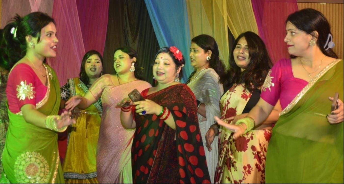 सावन मनभावन कार्यक्रम में नृत्य करतीं महिलाएं। स्रोत: सोशल मीडिया