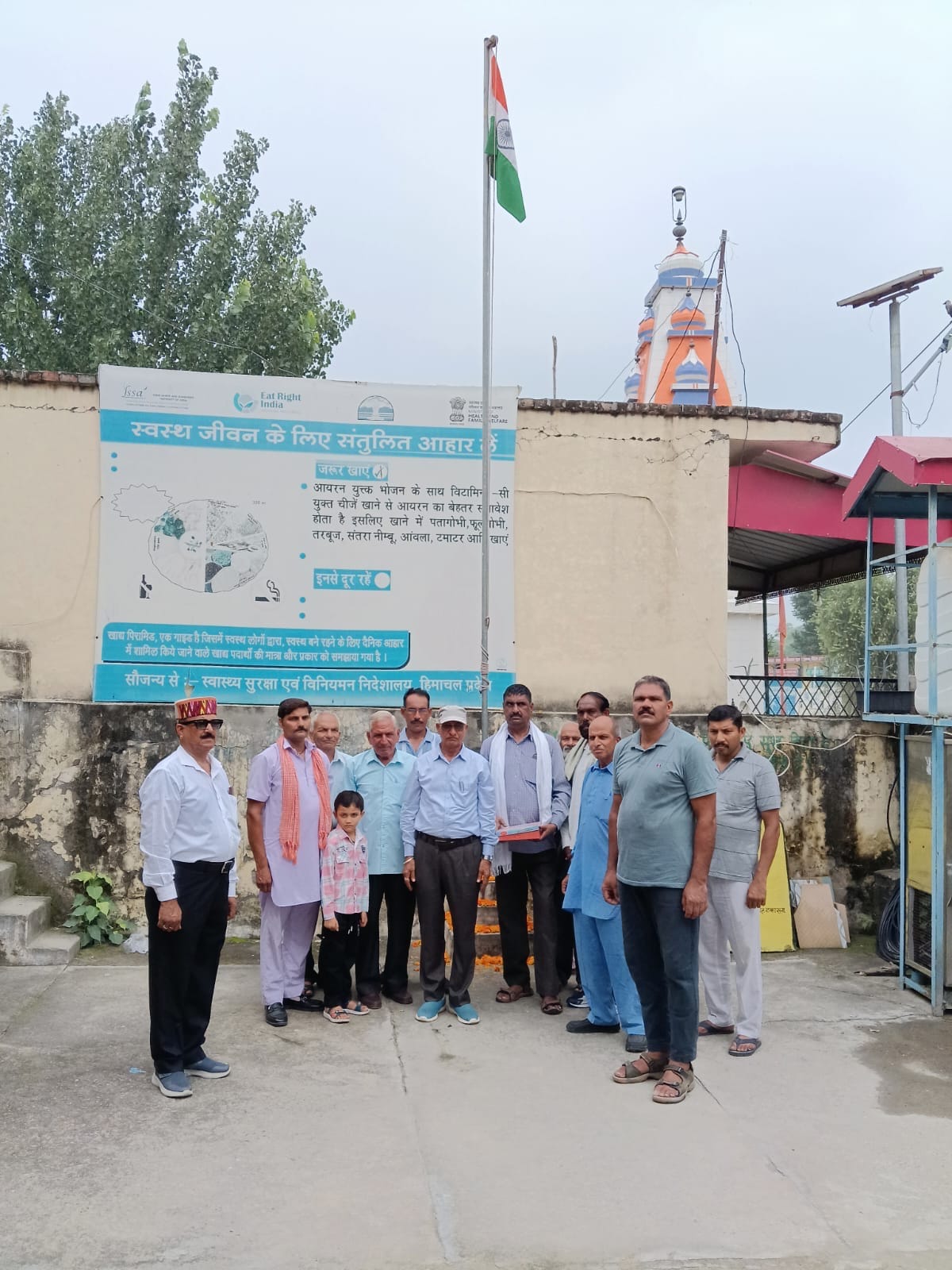 स्वतंत्रता दिवस के अवसर पर हाथों में तिरंगा लेकर देशभक्ति का संदेश देते हुए यूएस ग्लोबल स्कूल स स्वतंत्रता दिवस के अवसर पर हाथों में तिरंगा लेकर देशभक्ति का संदेश देते हुए यूएस ग्लोबल स्कूल स