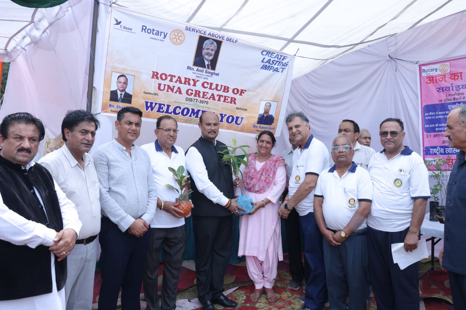स्वतंत्रता दिवस के अवसर पर हाथों में तिरंगा लेकर देशभक्ति का संदेश देते हुए यूएस ग्लोबल स्कूल स स्वतंत्रता दिवस के अवसर पर हाथों में तिरंगा लेकर देशभक्ति का संदेश देते हुए यूएस ग्लोबल स्कूल स